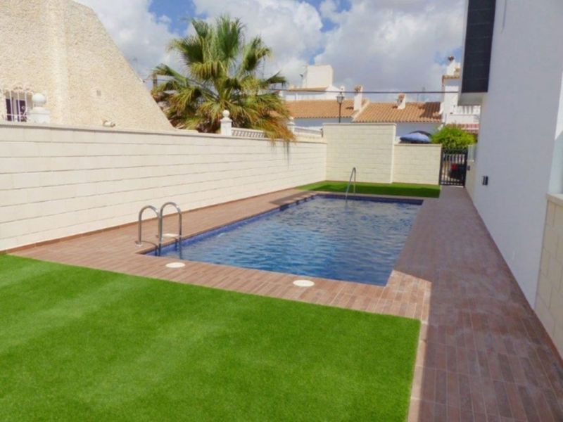 ST1037: Tweezijdig te koop in Orihuela Costa, Alicante
