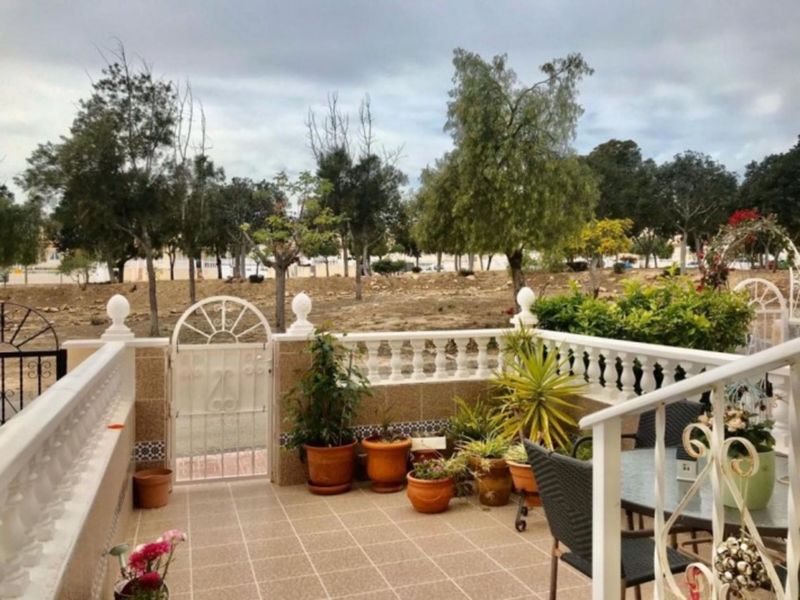 ST1140: Tweezijdig te koop in Orihuela Costa, Alicante