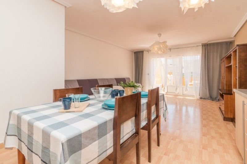 ST1160: Villa zu verkaufen im Torrevieja, Alicante