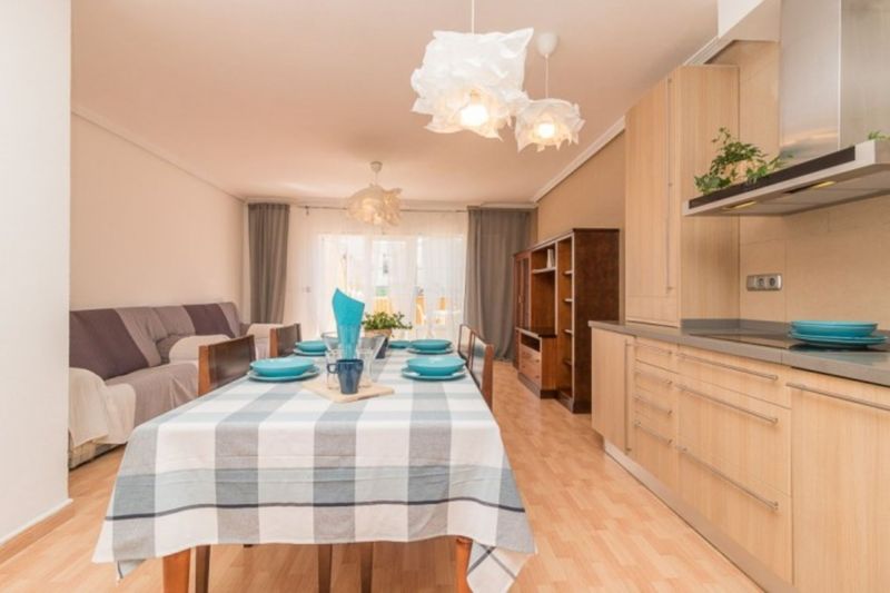 ST1160: Villa zu verkaufen im Torrevieja, Alicante