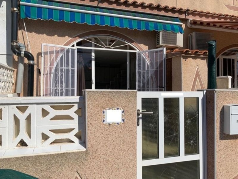 ST1162: Villa zu verkaufen im Torrevieja, Alicante