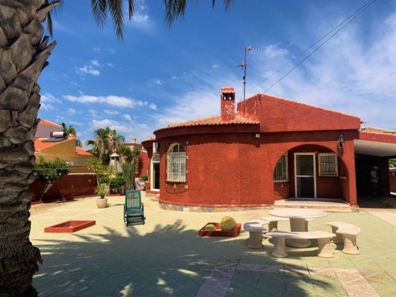 Villa à vendre dans Torrevieja, Alicante