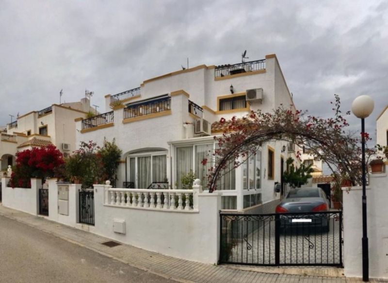 ST1170: Tweezijdig te koop in Orihuela Costa, Alicante