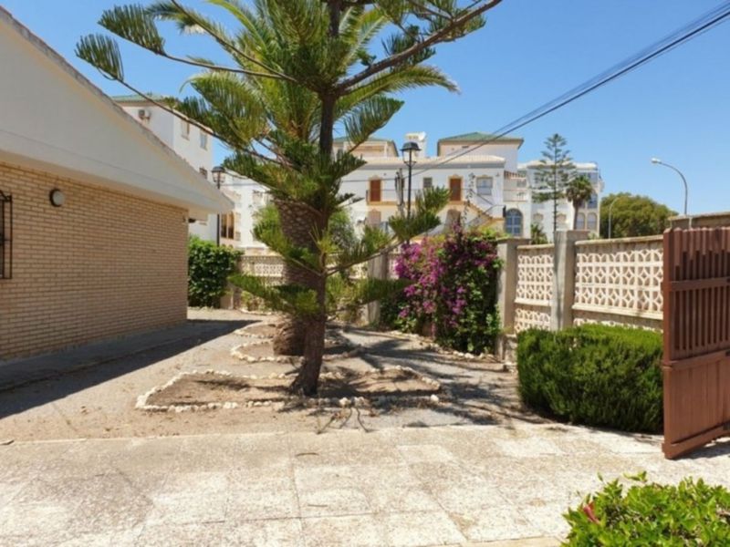 ST1174: Villa te koop in La Mata, Alicante