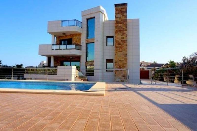 ST420: Villa en venta en La Mata, Alicante