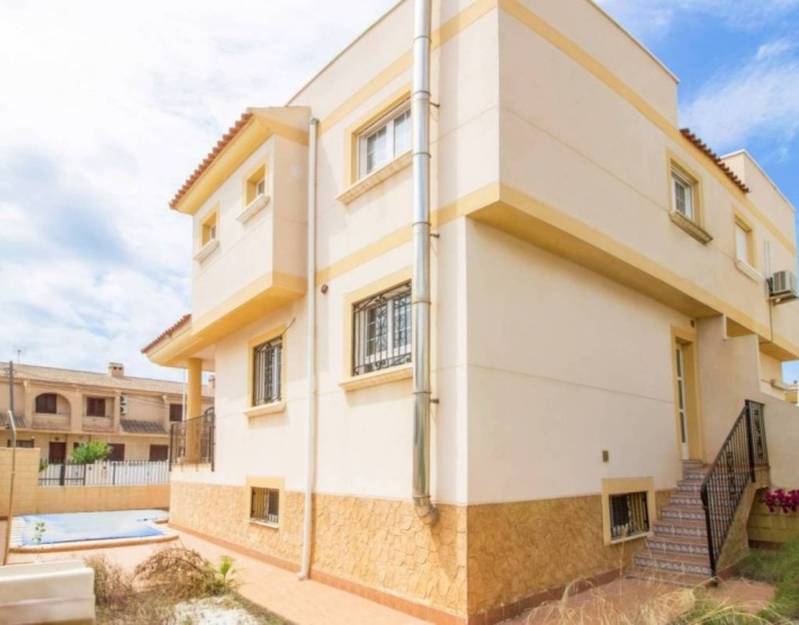 ST493: Villa à vendre dans Torrevieja, Alicante