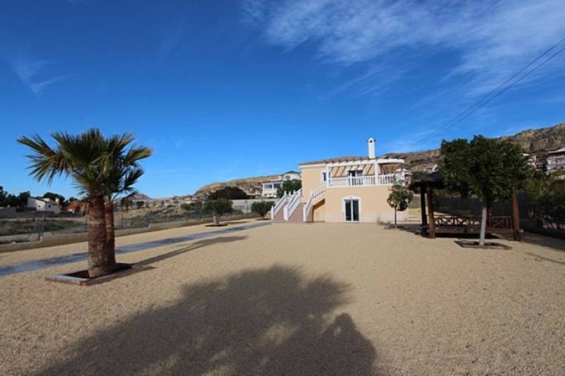 ST570: Villa for Sale in Los Girasoles (Muchamiel), Alicante
