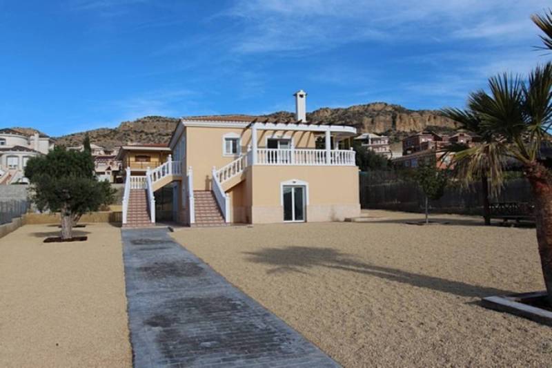 ST570: Villa for Sale in Los Girasoles (Muchamiel), Alicante