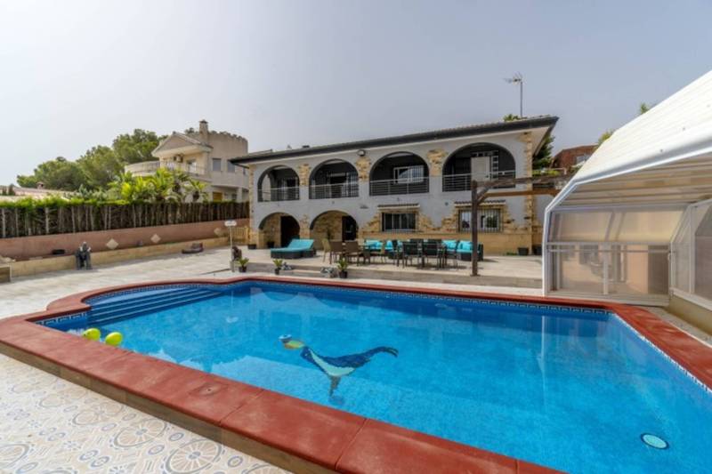 ST674: Villa à vendre dans Torrevieja, Alicante