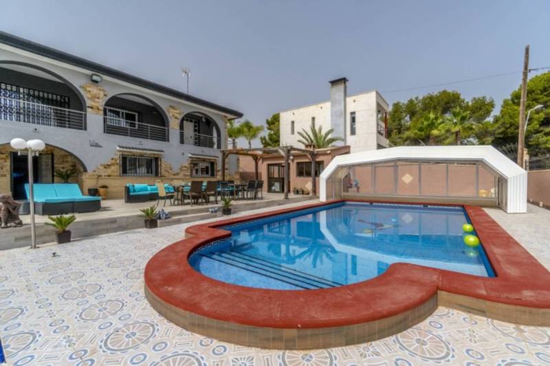 ST674: Villa à vendre dans Torrevieja, Alicante