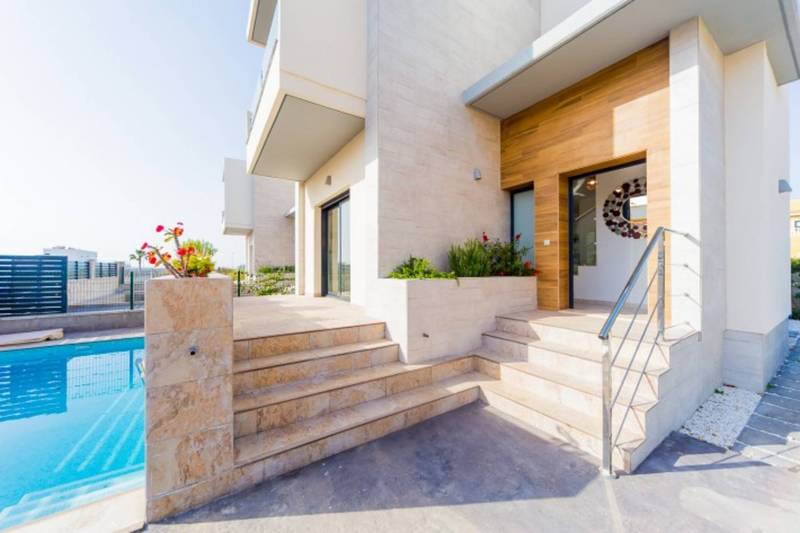 ST685: Villa te koop in Torrevieja, Alicante