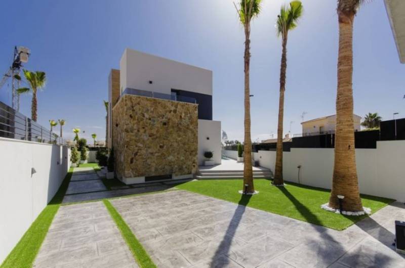 ST702: Villa for Sale in Torrevieja, Alicante