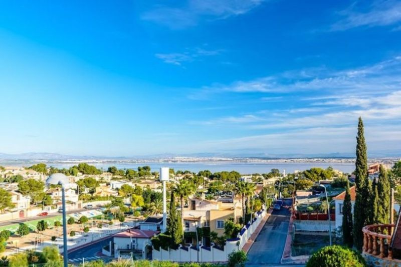 ST899: Villa à vendre dans Torrevieja, Alicante