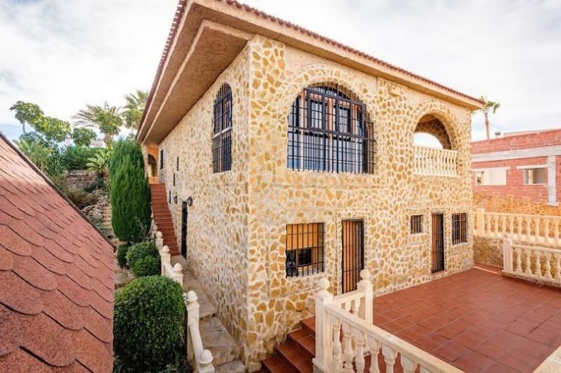 ST899: Villa à vendre dans Torrevieja, Alicante