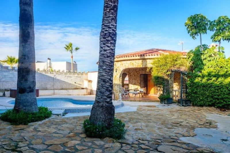 ST899: Villa à vendre dans Torrevieja, Alicante