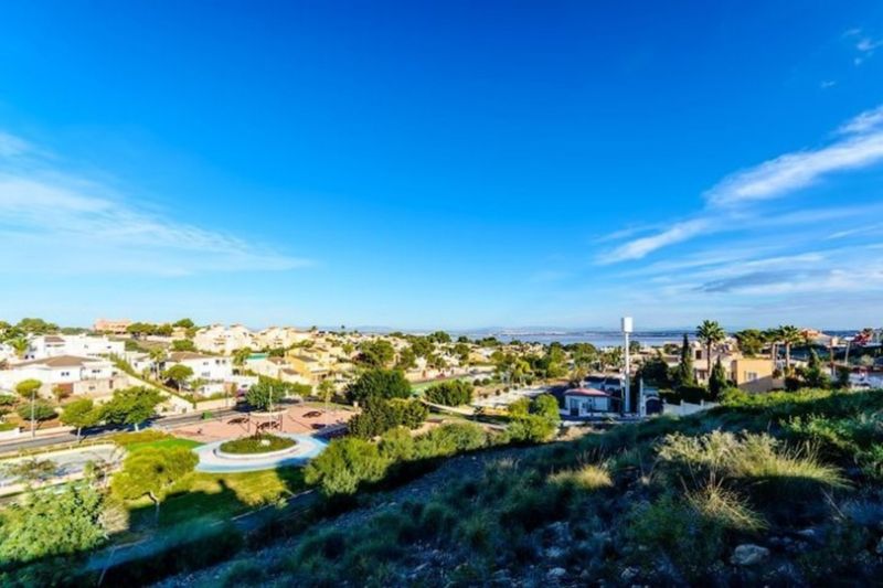 ST899: Villa à vendre dans Torrevieja, Alicante