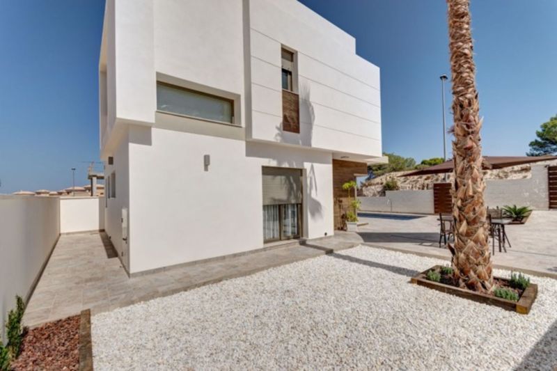 ST937: Villa for Sale in Orihuela Costa, Alicante