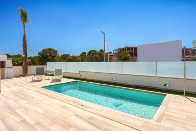 ST940: Villa te koop in Torrevieja, Alicante