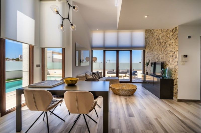 ST940: Villa te koop in Torrevieja, Alicante