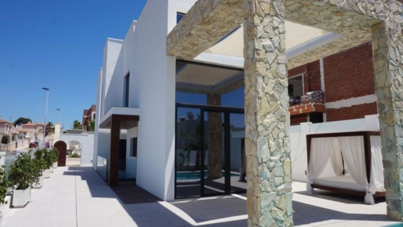 ST945: Villa à vendre dans Torrevieja, Alicante