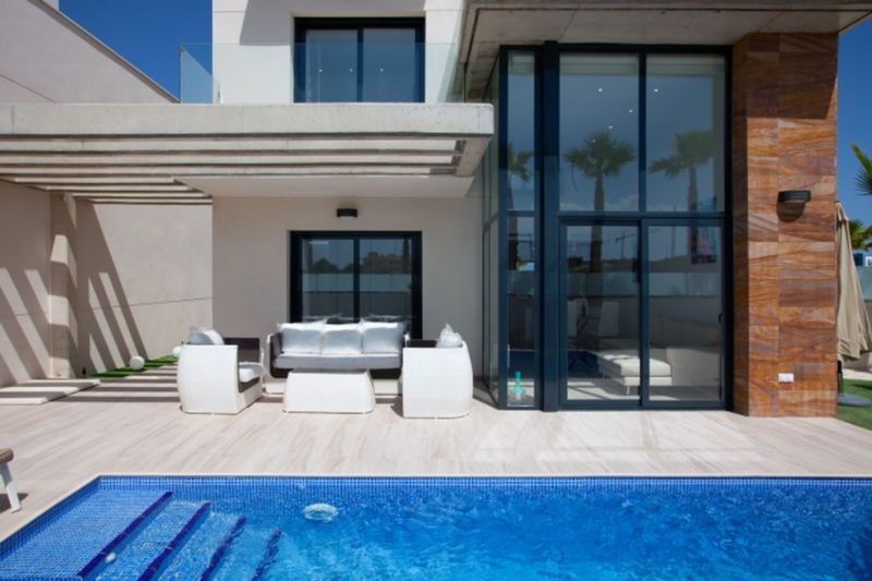 ST946: Villa à vendre dans Orihuela Costa, Alicante
