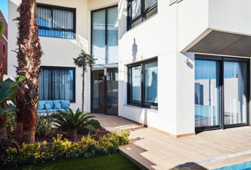 ST952: Villa te koop in Torrevieja, Alicante