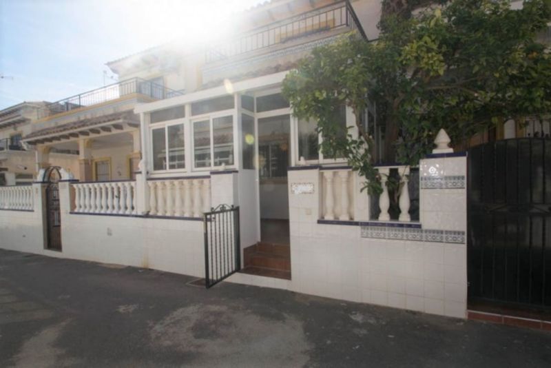 ST970: Tweezijdig te koop in Orihuela Costa, Alicante